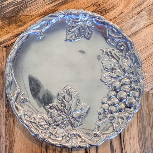 Vintage 2000 Arthur Court Designs-Vine & Grape Bunches-Aluminum Plate/Platter-8” - Picture 3 of 9
